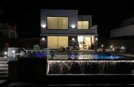 Lotus House - Heated Pool & Jacuzzi near the Beach - Photo 68