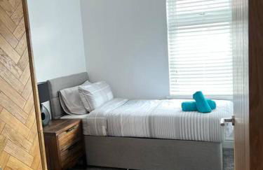 Clare Street - 3 bedroom house with private parking - Photo 10