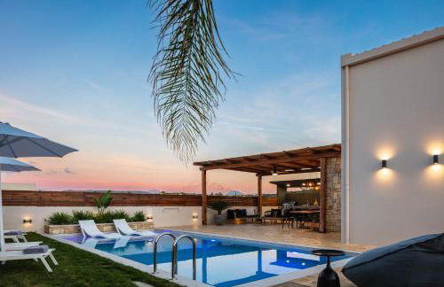 Solis Villa, with Heated Pool & 5 minutes to Beach, By ThinkVilla - Photo 11