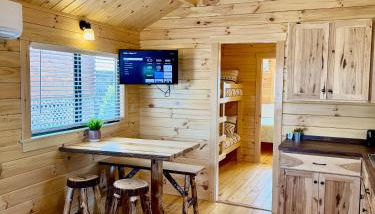 1 Bedroom Log Cabin on Lake James-Private Resort Amenities - Foto 3