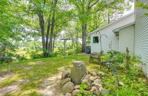 Waterfront Gladwin Home with Deck and Fire Pit! - Foto 34