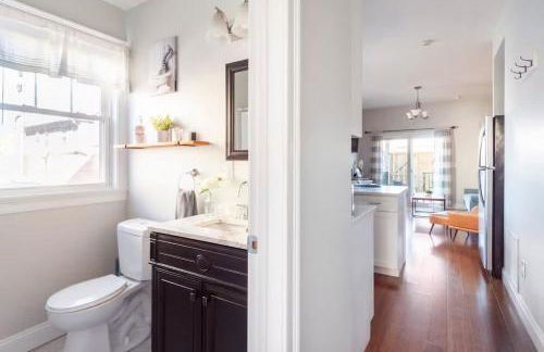 Jennifer's Modern Federal Hill Apt w Private Deck - Foto 16