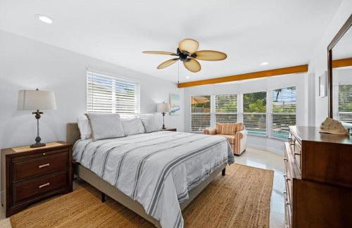 Private Village Home with Heated pool & spa with private front courtyard - Photo 50