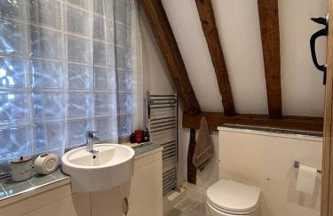 Heritage Cottage with a Pool - Photo 3