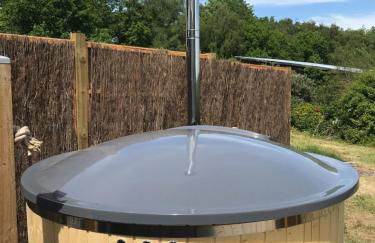 Shepherds Hut with Hot Tub - Foto 11