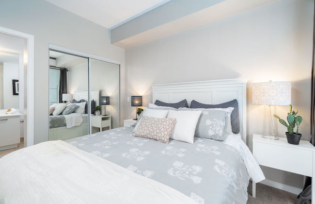 QuickStay - Luxurious 2-Bedroom Condo, Downtown Core - Photo 8