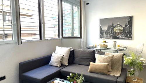 Impecable, nuevo, cómodo, frente al metro Colombia - Photo 2