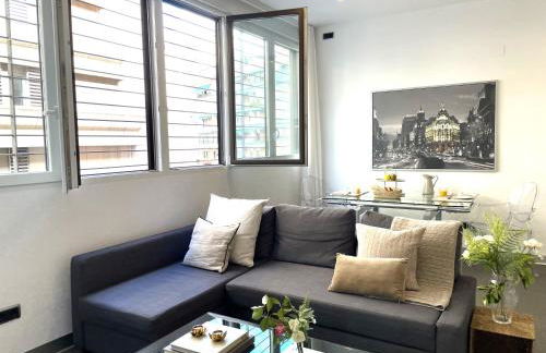 Impecable, nuevo, cómodo, frente al metro Colombia - Photo 2