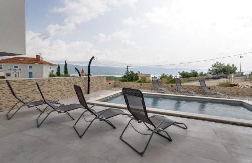 Villa Lavanda -semi-detached villa with a pool and a panoramic view, close to a sandy beach- by TRAVELER tourist agency Krk - Foto 40