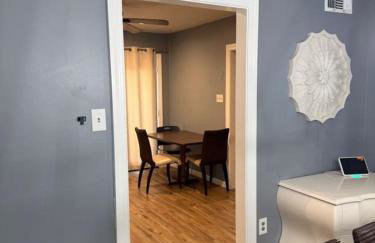 Stylish Remodeled 23 Large beds Near Elvis Presley - Foto 11