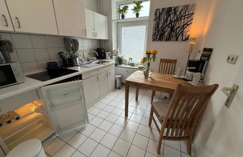 1 Zi Whg an der Universität zu Kiel-City, Alsenstrasse 17, perfekt als Schadenwohnung, eigener Parkplatz, 45 qm, große Wohnküche, , Wlan incl, perfekt möbliert, je 3 Min zur Universitätsklinik zu Kiel, Ostsee, Seebäder, - Foto 8