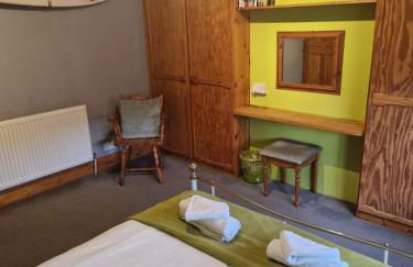 Hereford City - Goldcrest House - 4 Bedroom House With Parking, Located Very Close To City Centre & River Wye - Sleeps Up To 6 Guests - Hosted by RENTMYHOUSE - Photo 46