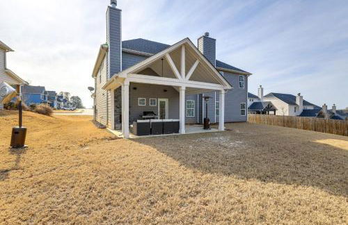 Patio with Fireplace Spacious Sharpsburg Home! - Foto 30