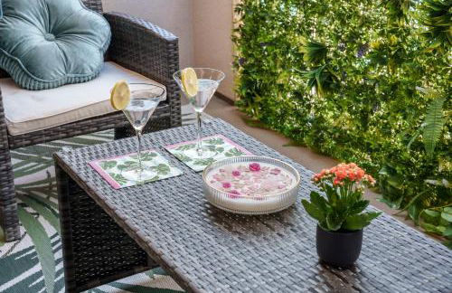 Luxury Pool View Spa Suite-Massage Chair-Steam Sauna-Welcome Champagne ! - Foto 53