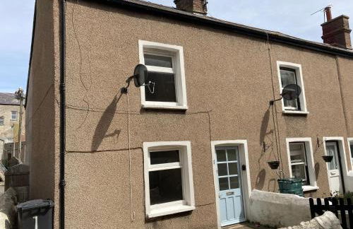 Delightful 3 Bedroomed Cottage in Llandudno - Photo 4