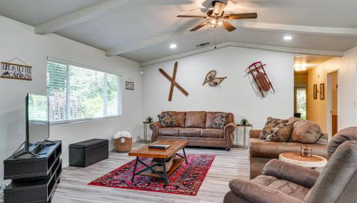 Furnished Deck and Fire Pit Sherwood Forest Cabin - Foto 5