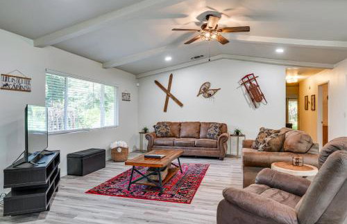 Furnished Deck and Fire Pit Sherwood Forest Cabin - Foto 5