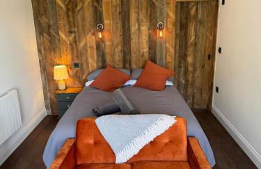 Luxury Spa Cabin with Outdoor Bath, Sauna & Fireplace - Foto 28