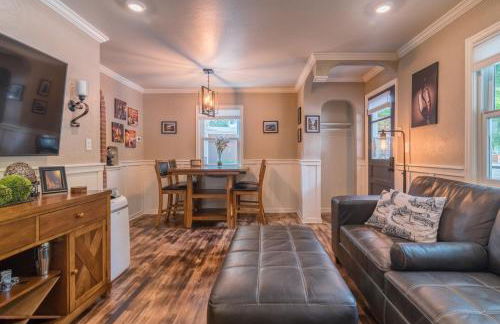 Italian Style in Old Town with Private Hot Tub - Photo 9