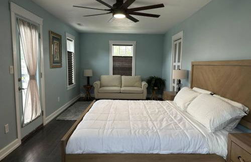 Luxury Downtown Cedar Falls Retreat - Pool Table - Outdoor Dining - Sleeps 12 - Foto 8