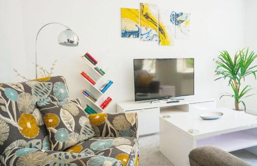 Premium Central 2 Bedroom Apartment Near Station with 2 Parking Spaces - Foto 13