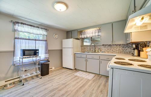 Prudenville Family Home with Game Room and Fire Pit! - Foto 7