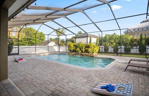 Elegant Home with Pool, Office, Theater, and Fence - Foto 28