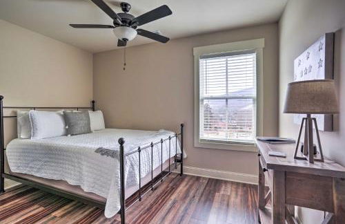 Scenic Mtn Retreat with Wooded Backyard and Fire Pit! - Foto 18