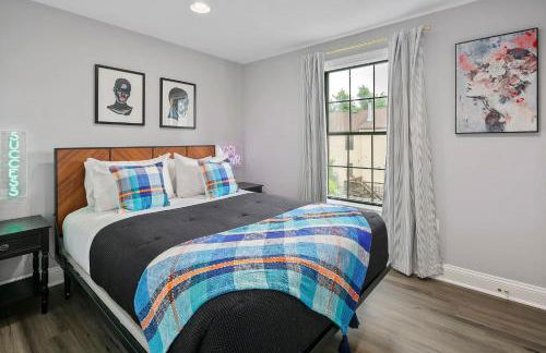 NEW! Large 3-story townhome Private, Self checkin, Pet Friendly! - Foto 15