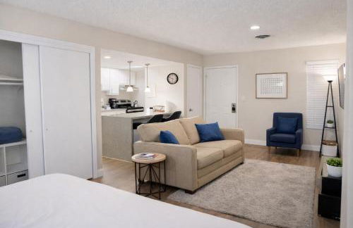 King Bed*Extensive Cleaning Protocol*Self Check-In - Foto 1