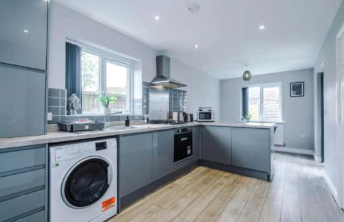 Lux 3 Bed 10 mins from Centre - Parking & Netflix - Foto 8