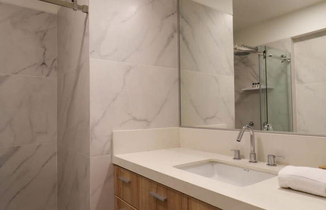 w Spectacular 1BR With Balcony in Miraflores - Photo 24