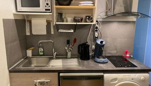 Nancy, Magnifique studio totalement climatisé, meublé, salle de bains et wc séparés, parking privé, cuisine équipée, WIFI - Foto 3