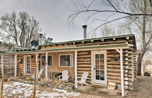 Studio-Style Log Cabin near Carson National Forest, New Mexico - Foto 1
