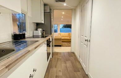 Entire guest house in Countryside with Hot Tub - Photo 3