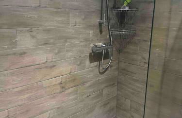 Studio with kitchen nestled lovely wooded cul du sac - Foto 6