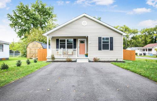 Walk to the Beach & Town | Stylish Beach Home - Foto 24