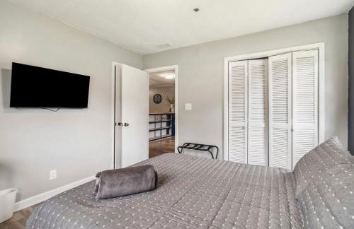 5BR with Game Room & Huge Backyard - Foto 33