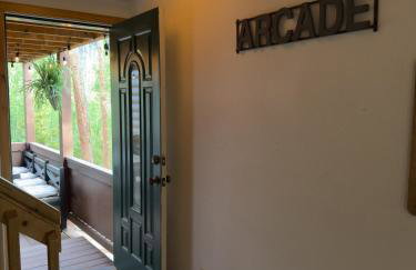 The Carriage House Walk to River Lake In Town - Foto 5