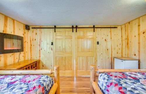 Lakefront Cabin with Dock, Fire Pits in Danbury! - Foto 29