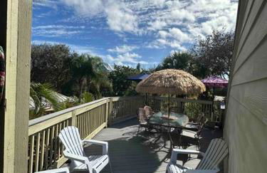 Beach Paradise Getaway - 200ft from Beach! - Foto 10