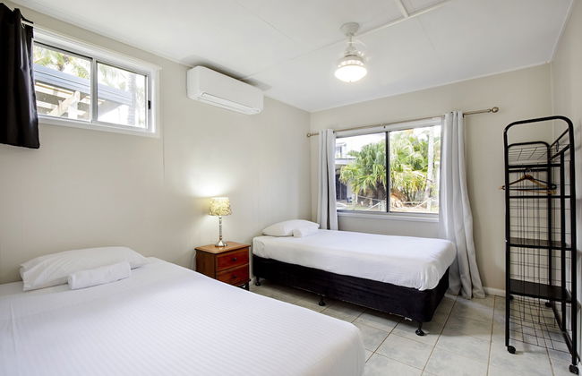 Bush Village Holiday Cabins - Photo 15