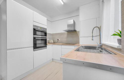 3 Bedrooms Homely House in Motherwell Sleeps 8 comfortably with 6 double beds Near Glasgow Edinburgh Free Private Parking Business Travellers Contractors Holiday Goers Near all Major transport links - Foto 9