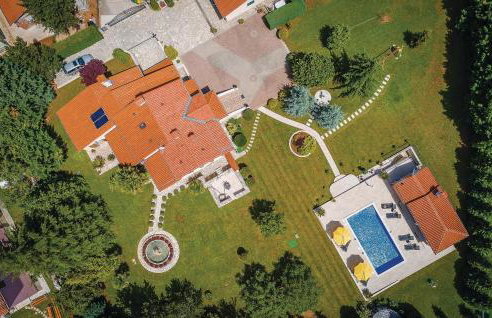 5 Bedroom Beautiful Home In Labin - Photo 12