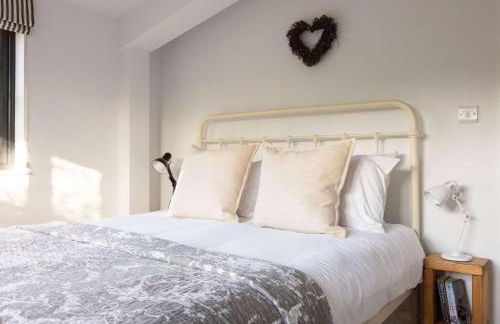 Sidlesham Hideaway Logburner & Garden - Photo 20