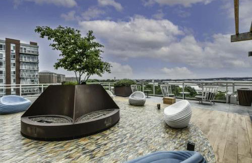 Comfy 2BR Oasis with Scenic Rooftop & Gym - Foto 37
