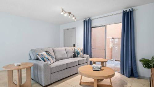 Pool - Free Parking - 2BD 1 Block from the Water - Photo 4