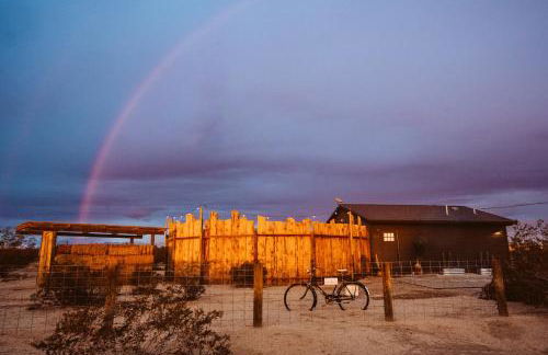 Romantic Desert Escape - Stargazing Dome, Hot Tub, Fire Pit, Hammocks, Cowboy Pool - Foto 66