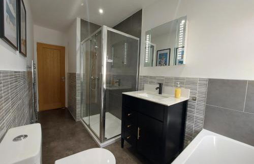 Meadow View Apartments are 2 and 3 bedroomed with private parking - Foto 128