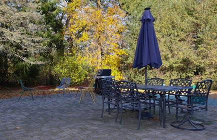 Long Island Nature Retreat with Peloton with Shared Pool - Foto 13